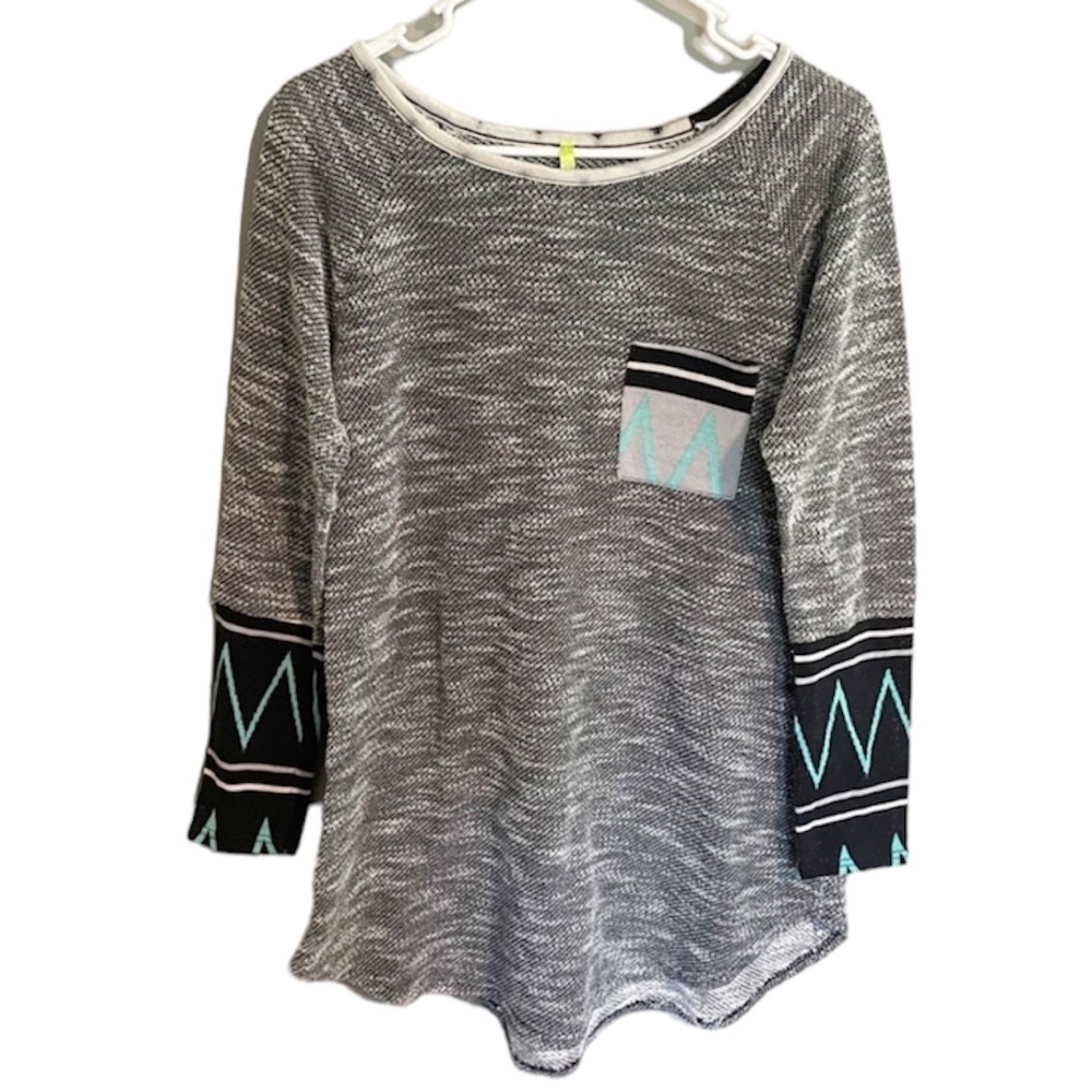 ⭐️4 for $10⭐️Heathered Knit Long Sleeve Pocket Shirt.  Aztec Colorblock Tunic